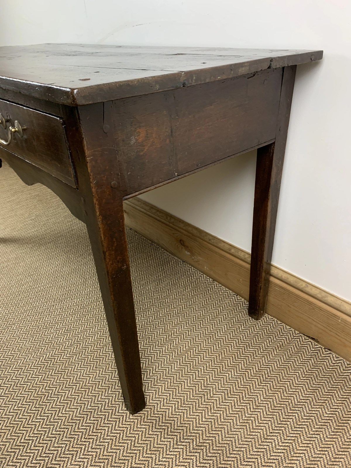 antique-wooden-dressing-table